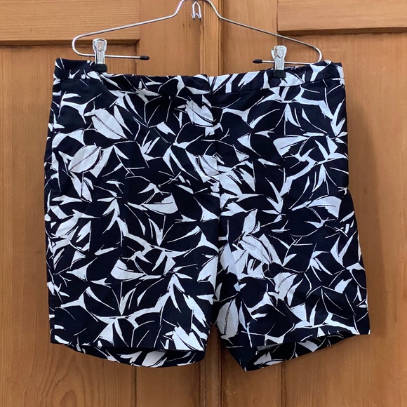Bermuda Shorts Sz 16 - Picture 1 of 3